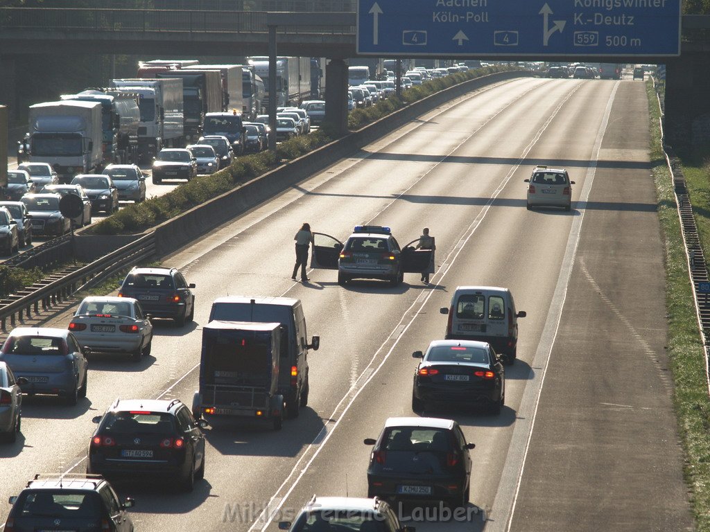 VU A4 Rich Olpe anschliessend Reifen auf Fahrbahn Rich Aachen P22.JPG